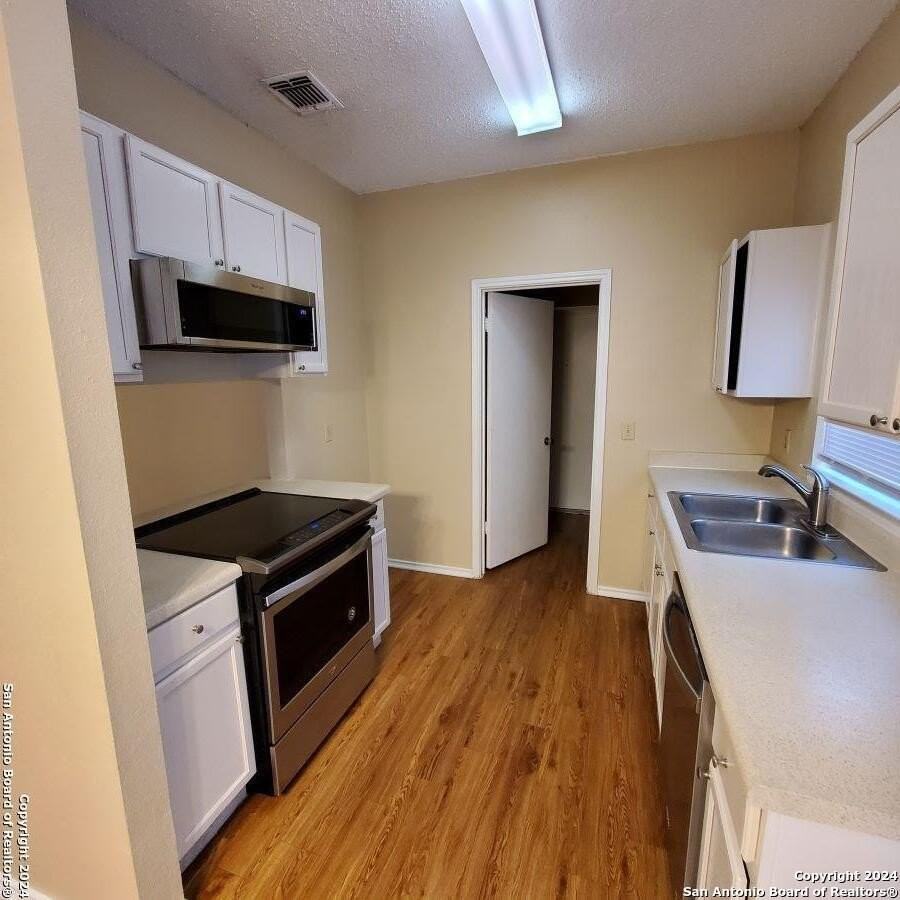 13071 Feather Ridge Dr - Photo 5 of 17