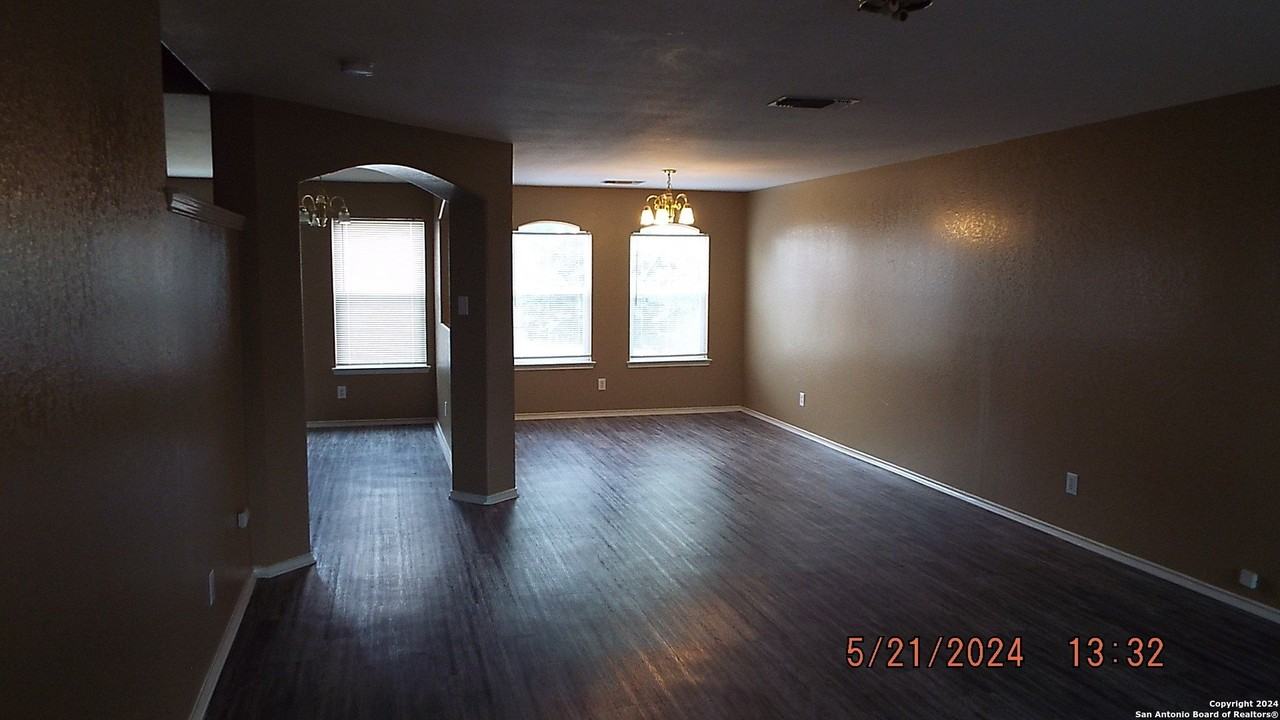 6410 Royal Rdg - Photo 2 of 18