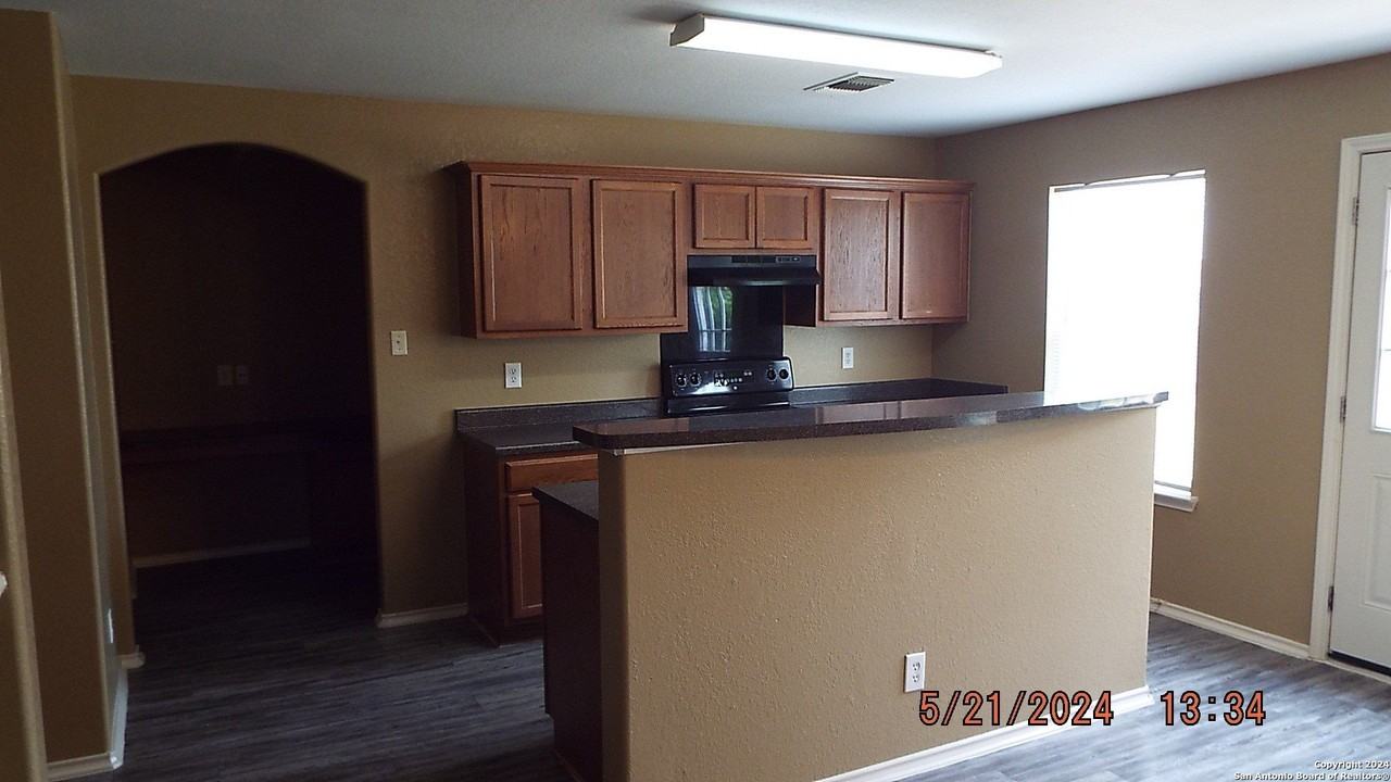6410 Royal Rdg - Photo 4 of 18