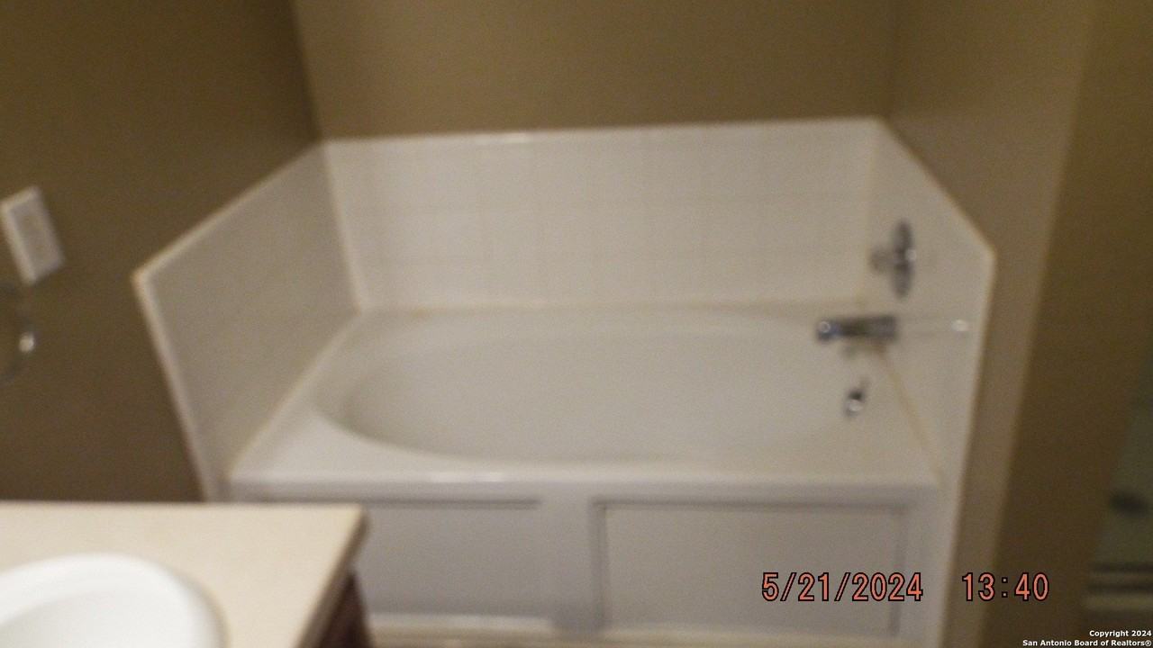 6410 Royal Rdg - Photo 7 of 18