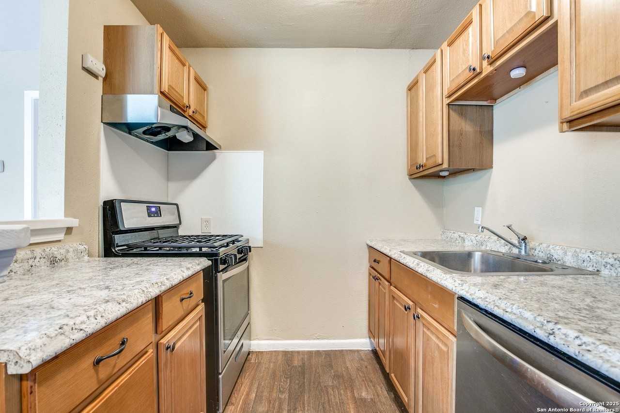 216 Lucas St Apt 8 - Photo 5 of 12