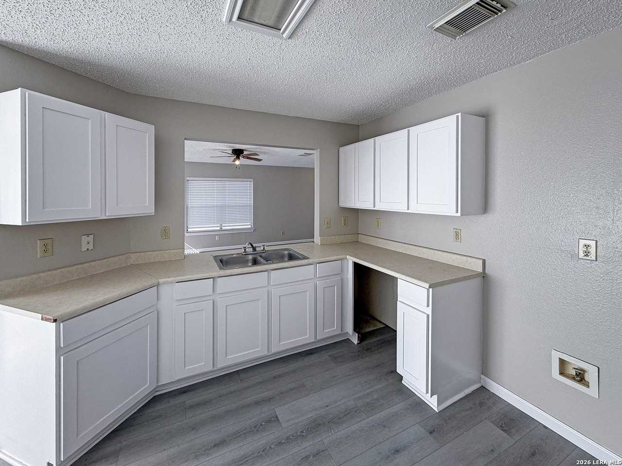 9730 Frost Plain Dr - Photo 4 of 27