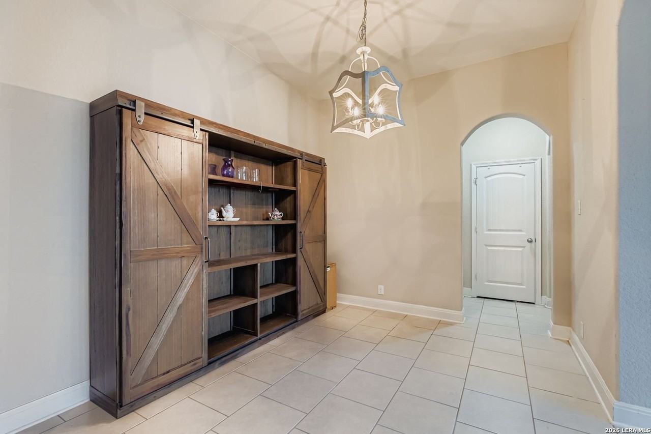 2213 Sungate Dr - Photo 5 of 17