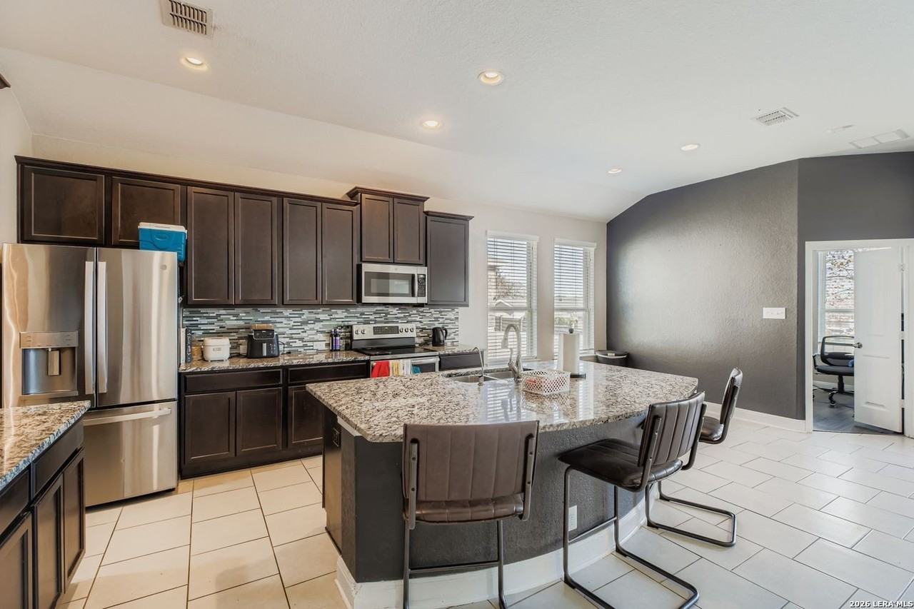 2213 Sungate Dr - Photo 6 of 17