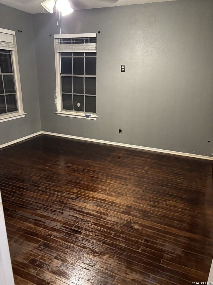 1034 Weizmann St - Photo 2 of 7