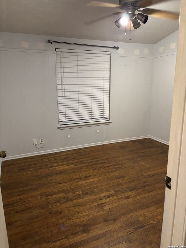 1034 Weizmann St - Photo 4 of 7