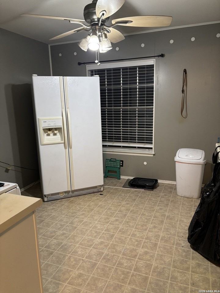 1034 Weizmann St - Photo 5 of 7