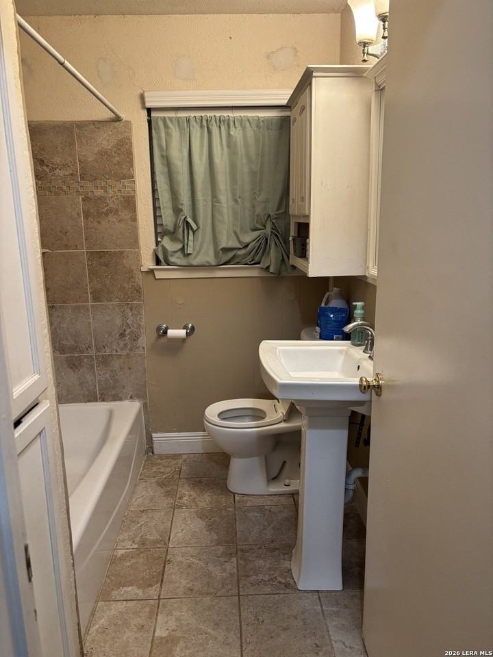 1034 Weizmann St - Photo 6 of 7