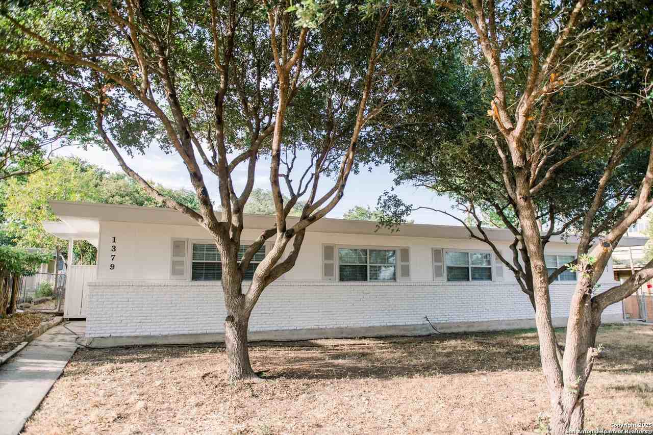 1379 Oblate Dr - Photo 2 of 29