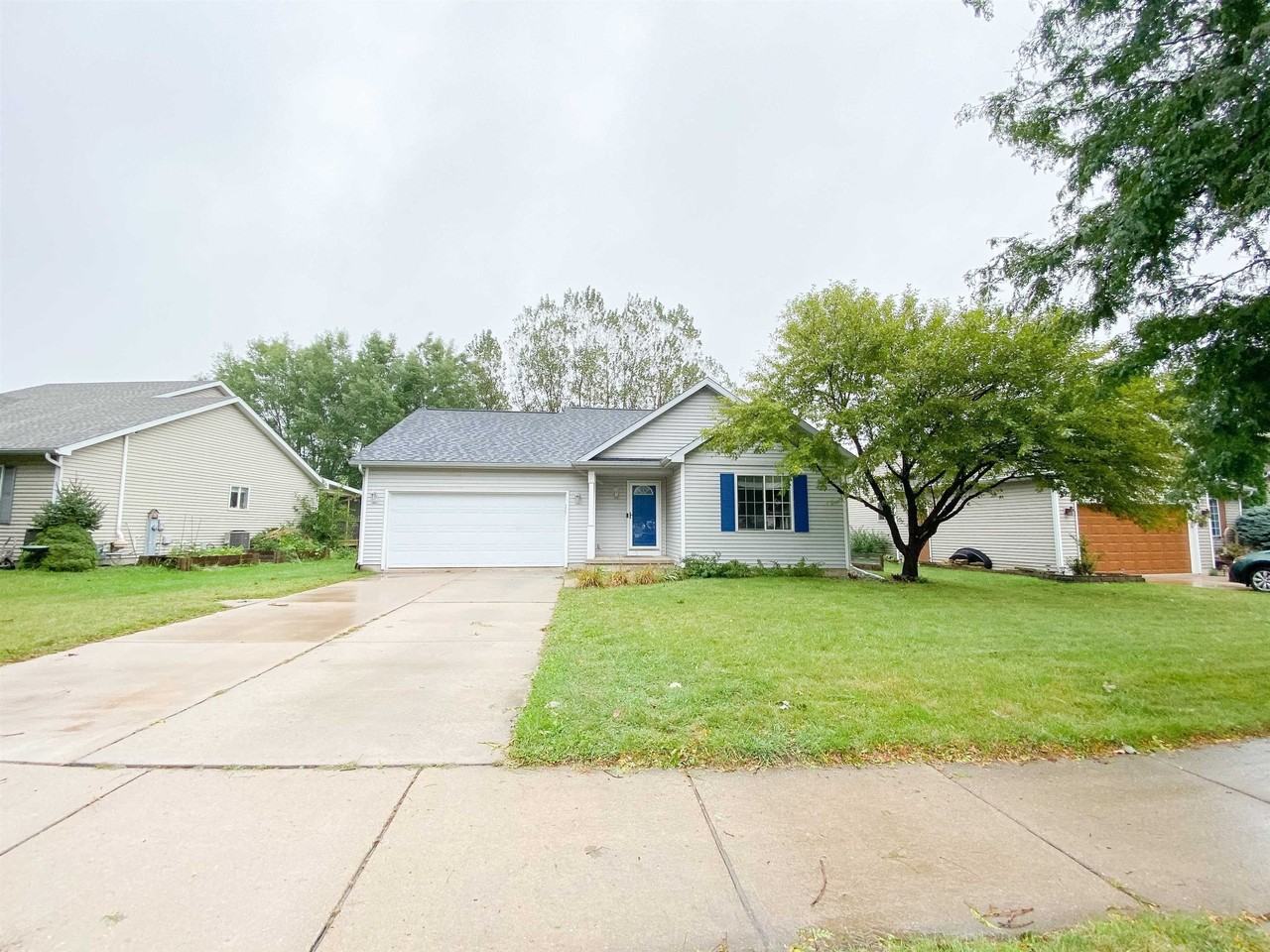 1217 Glacier Hill Dr - Photo 3 of 27