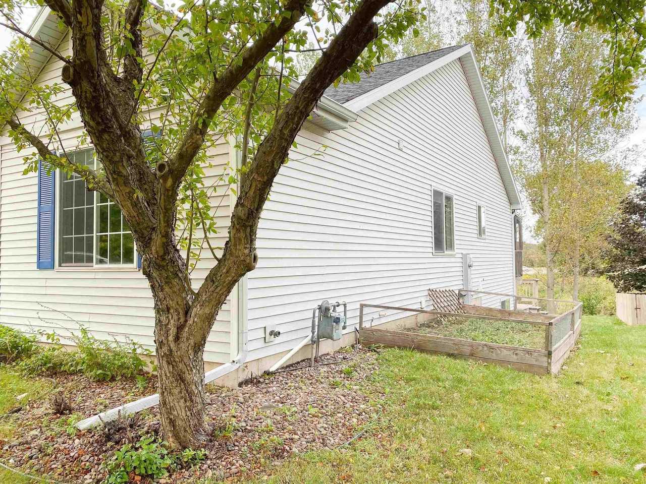 1217 Glacier Hill Dr - Photo 4 of 27