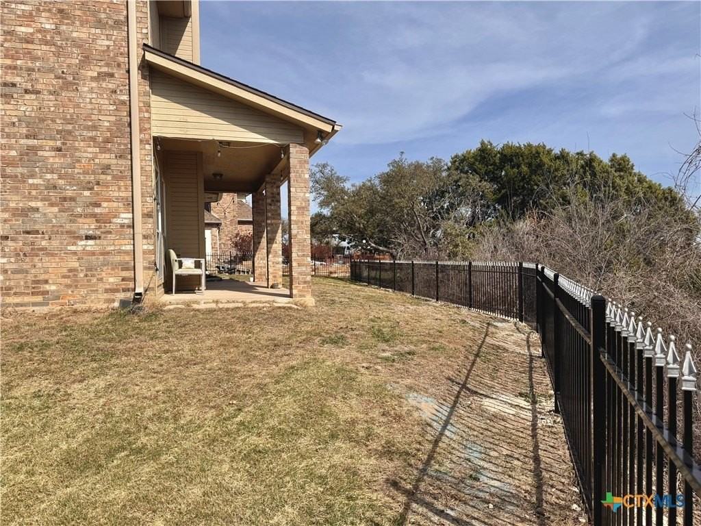 1915 Sutton Place Trl - Photo 3 of 16