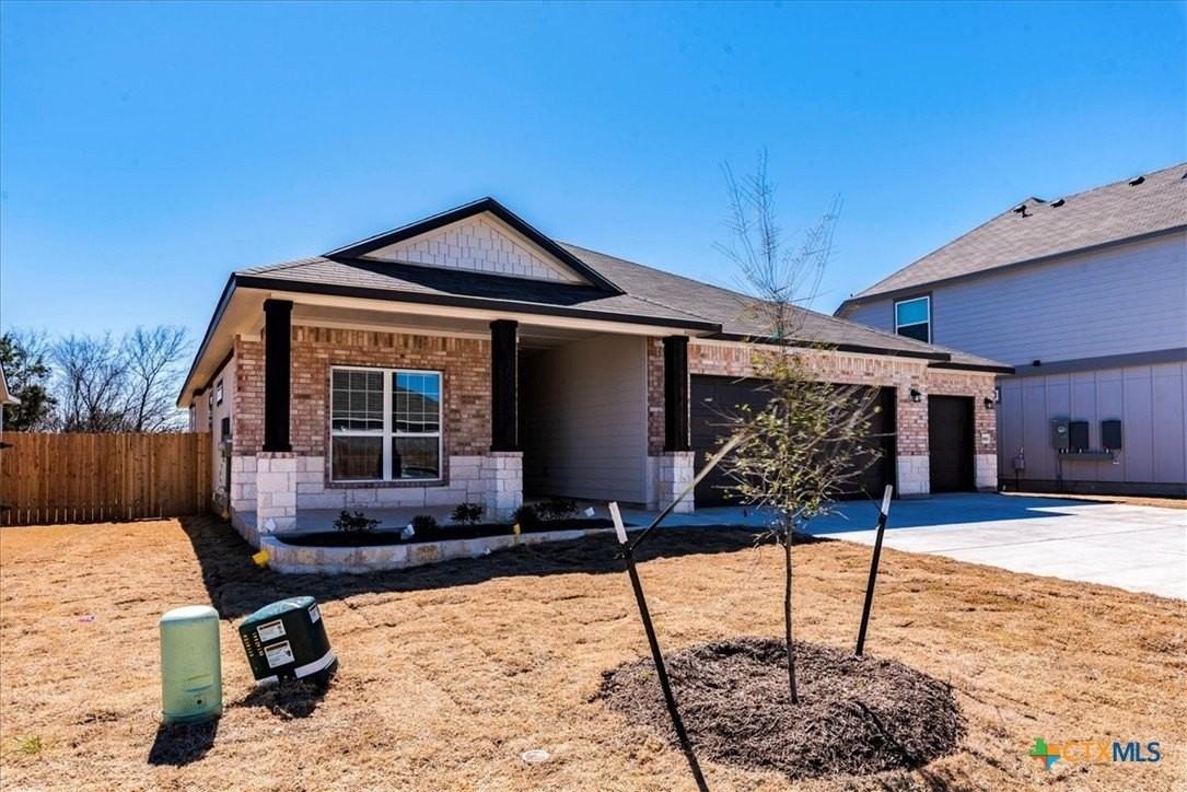 8811 Sassafras St - Photo 3 of 33