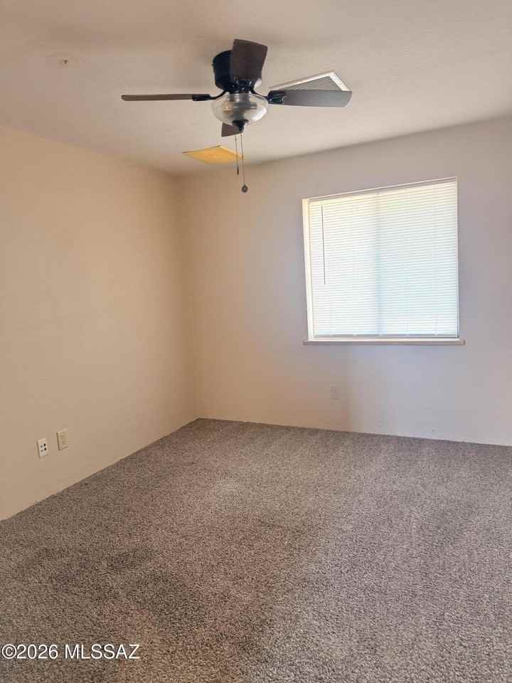 732 W 4th St - Photo 3 of 6