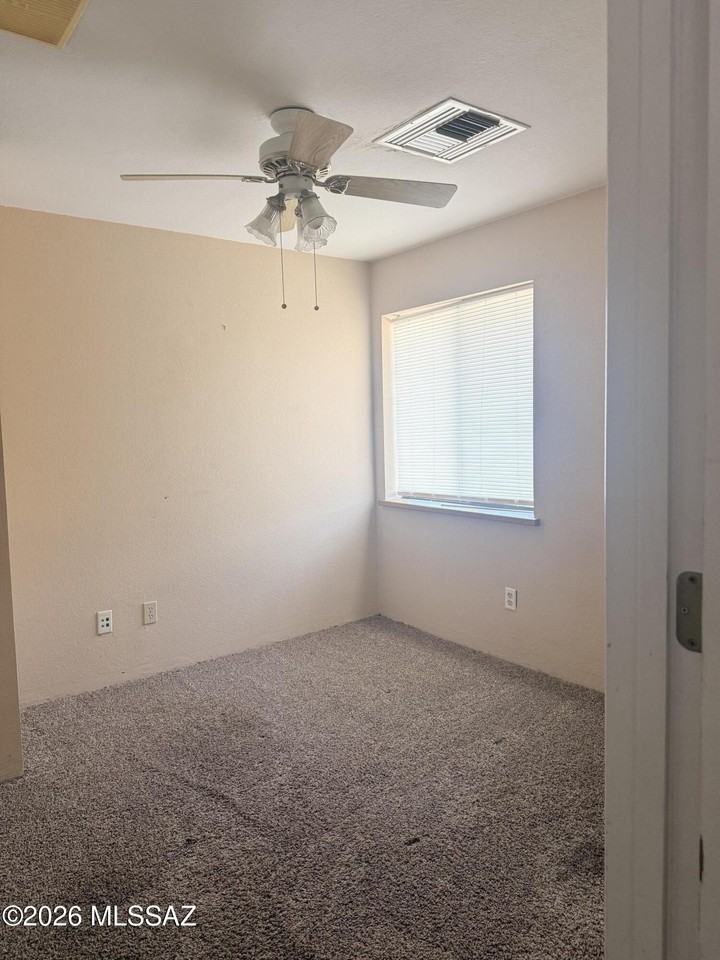 732 W 4th St - Photo 4 of 6