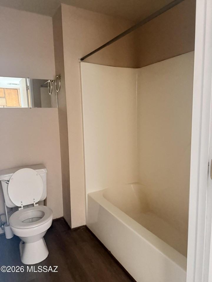 732 W 4th St - Photo 5 of 6