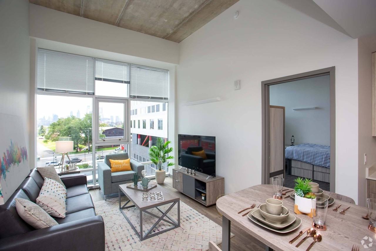 Vantage - Photo 2 of 44