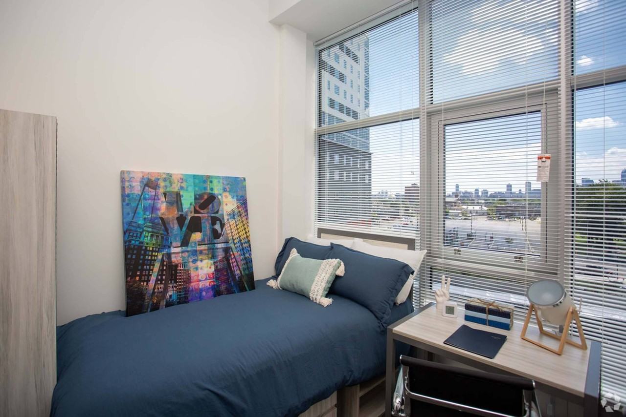 Vantage - Photo 4 of 44