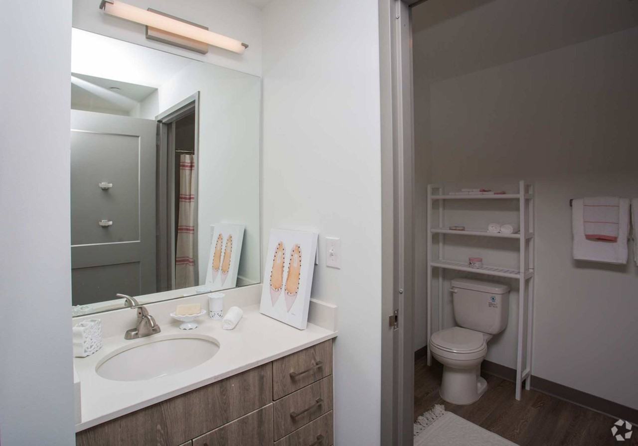 Vantage - Photo 7 of 44