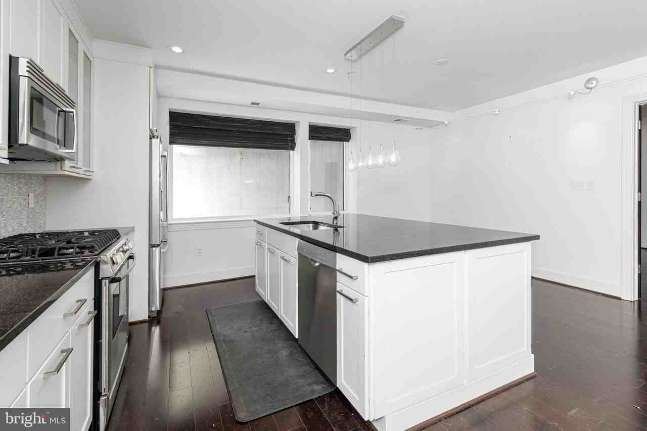 2360 Champlain St Nw Apt B2 - Photo 7 of 10