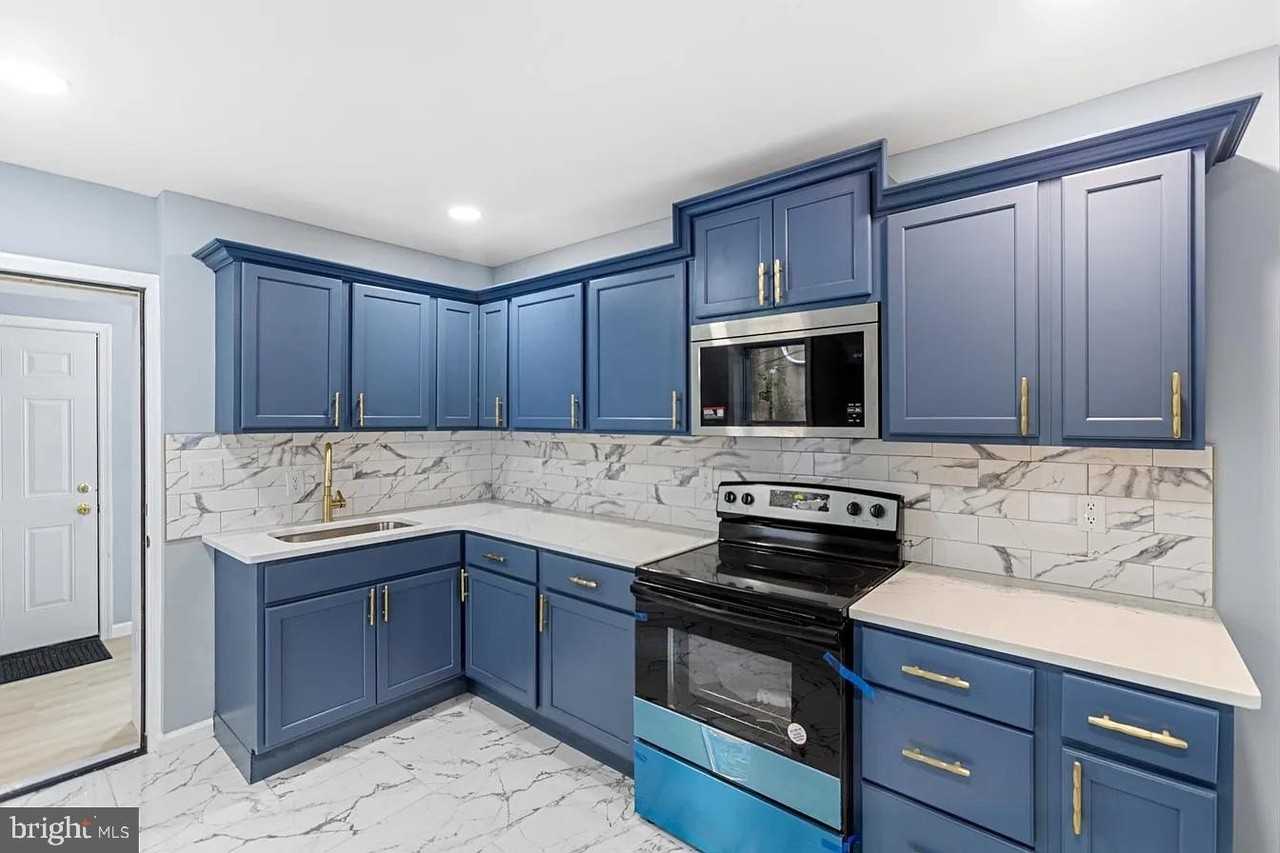 1004 N Spruce St - Photo 7 of 27