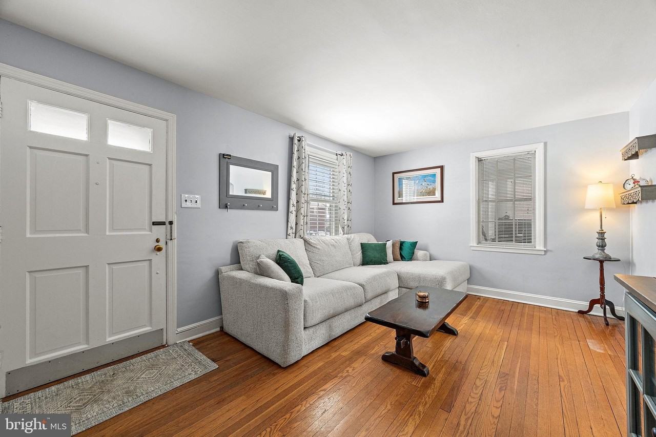 204 Becker Ave - Photo 3 of 26