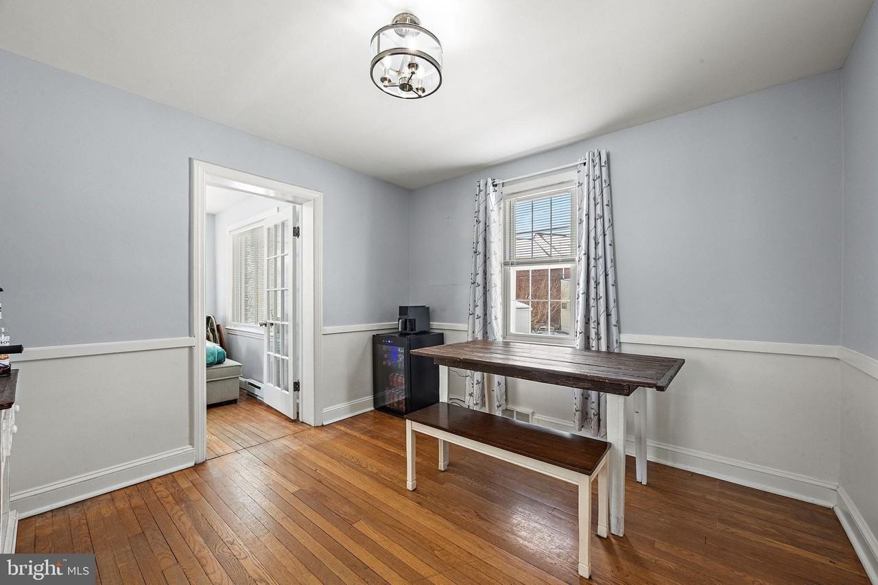 204 Becker Ave - Photo 5 of 26