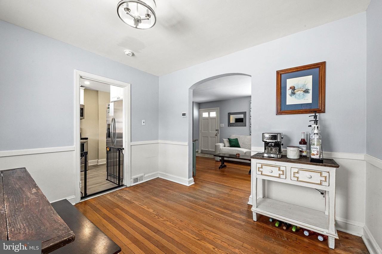 204 Becker Ave - Photo 6 of 26