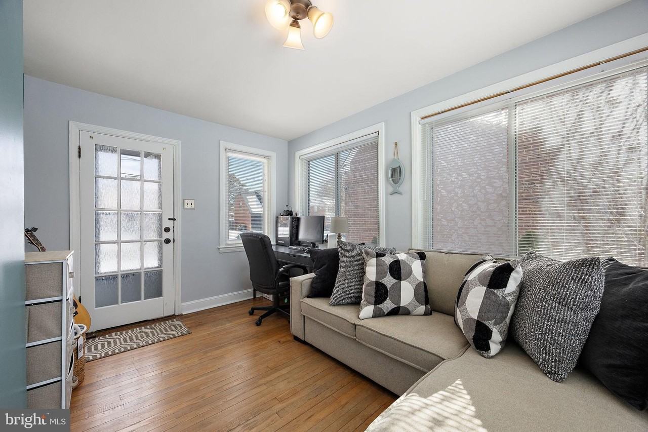 204 Becker Ave - Photo 7 of 26