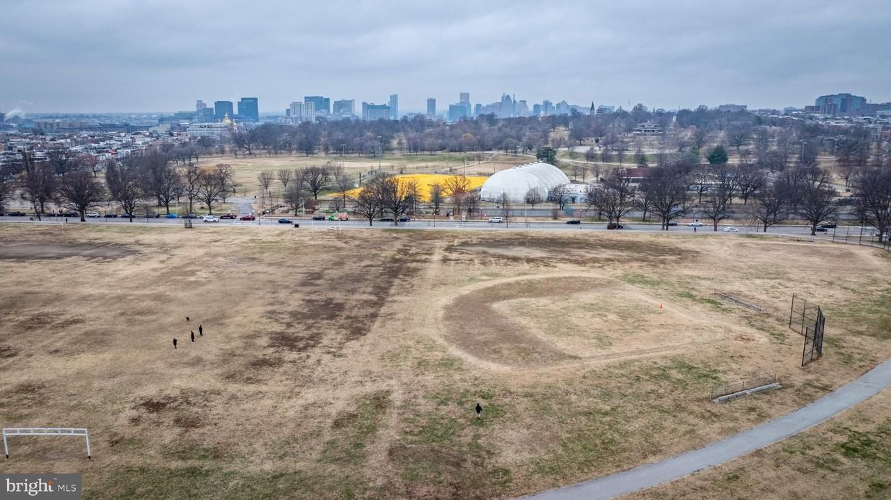 263 S Ellwood Ave - Photo 4 of 49