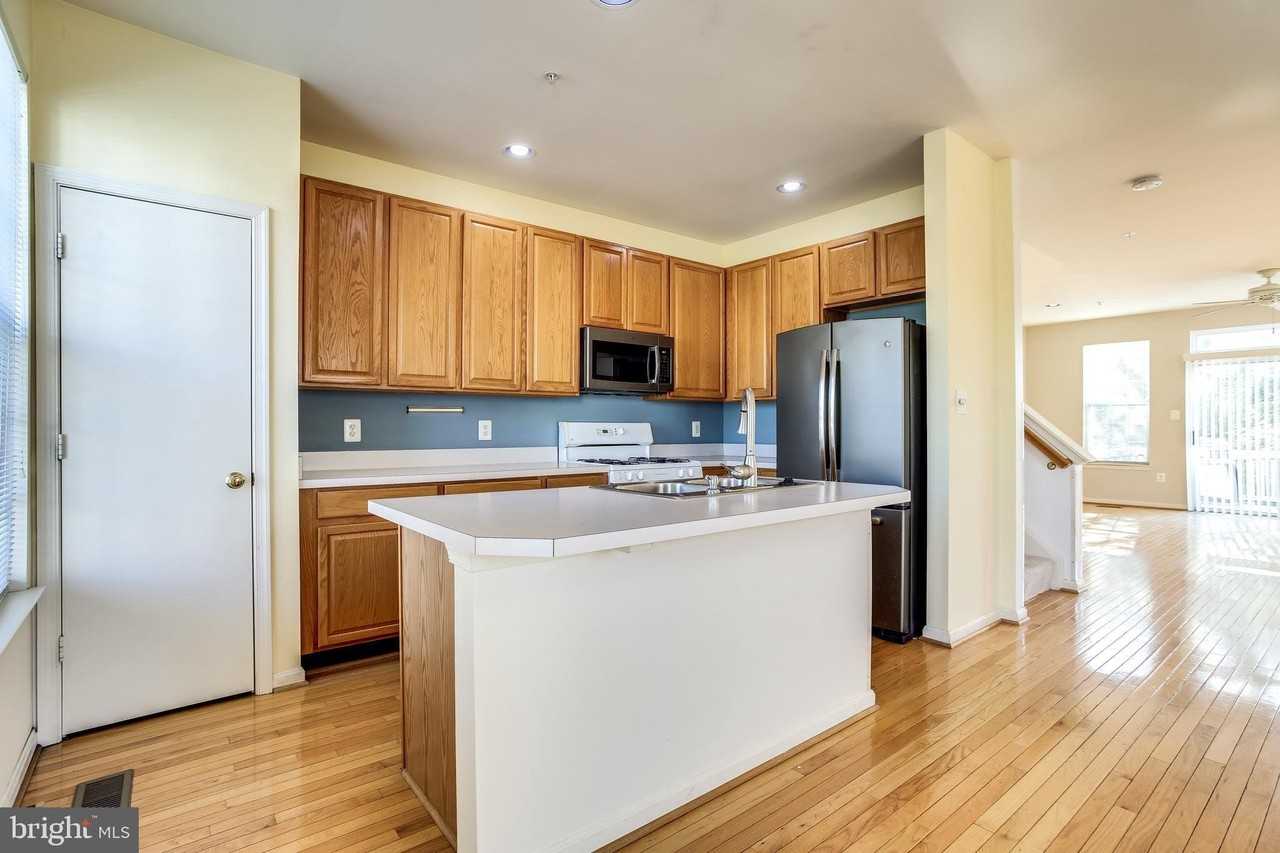 100 Penwick Cir - Photo 2 of 18