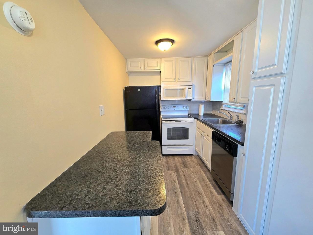 123 Dartmouth Ave - Photo 3 of 11