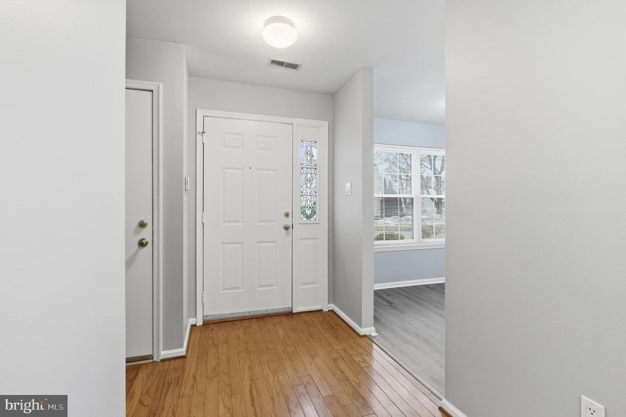 5502 Constitution Ct - Photo 3 of 16