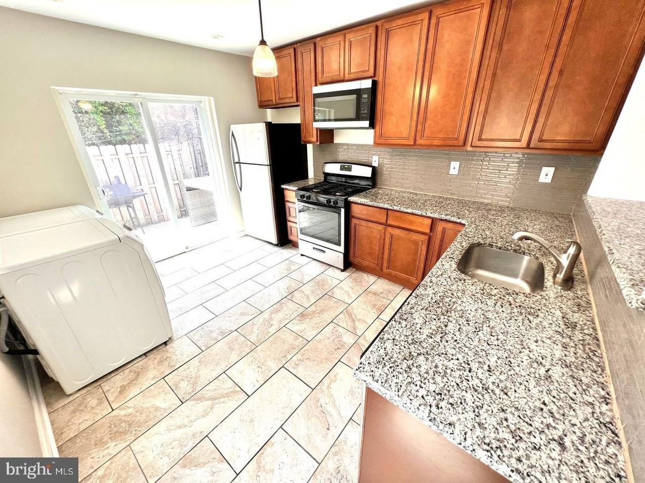 2202 E Lehigh Ave - Photo 7 of 19