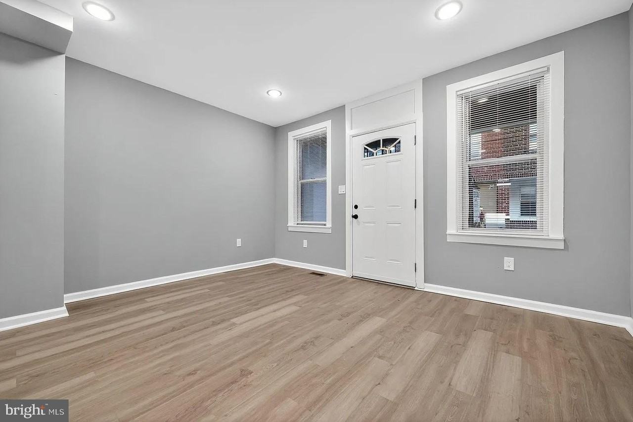 1333 S Newkirk St - Photo 4 of 31