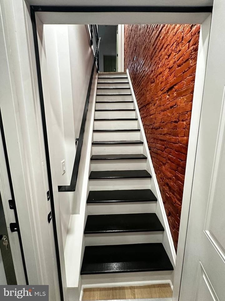 1229 W Somerset St Unit B - Photo 2 of 25