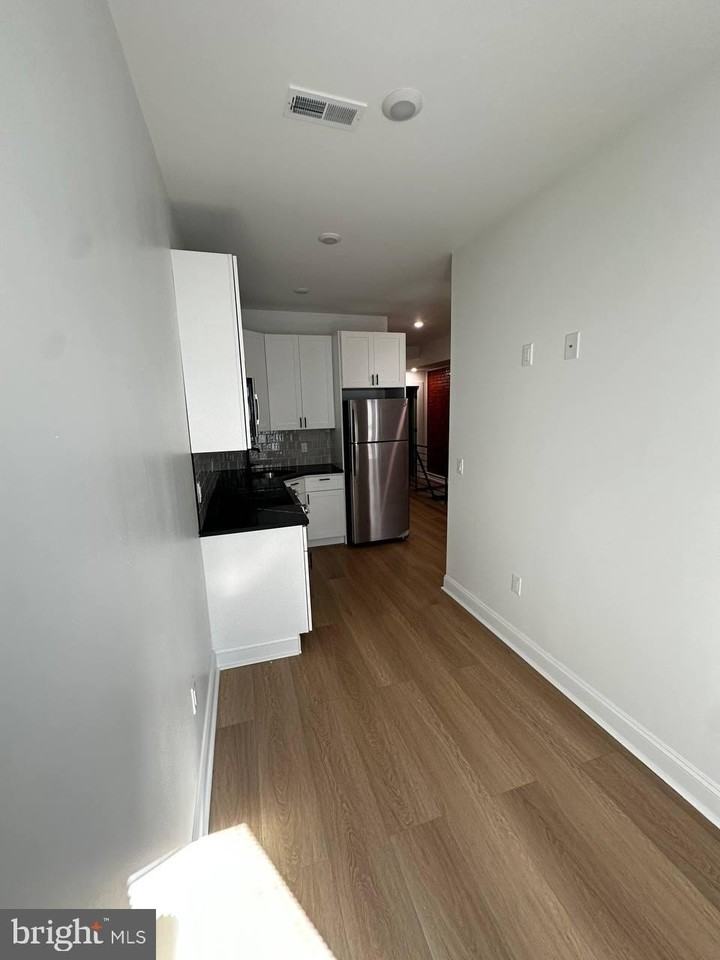 1229 W Somerset St Unit B - Photo 3 of 25