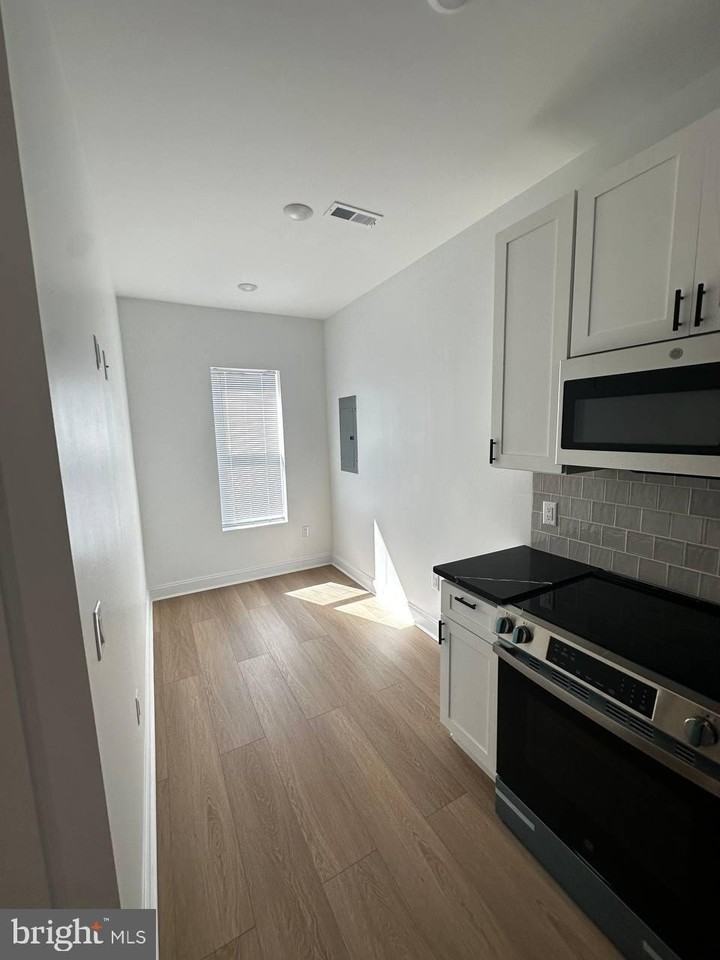 1229 W Somerset St Unit B - Photo 4 of 25