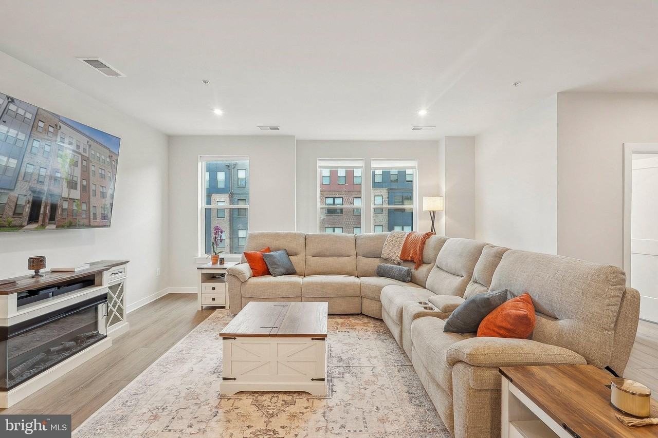 4610 Olivine Dr Unit 84 - Photo 3 of 40