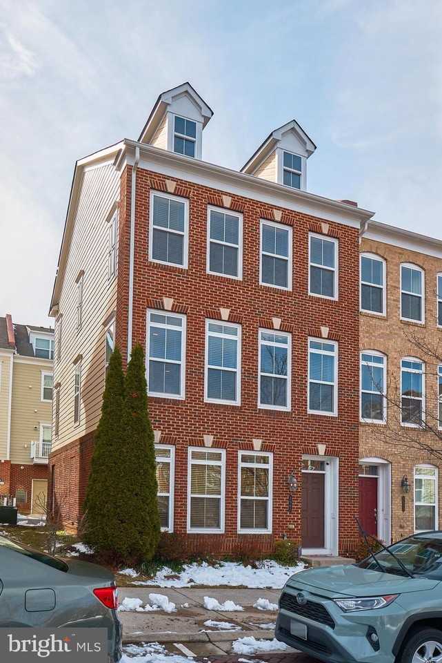 3061 Waterloo Ln - Photo 2 of 35