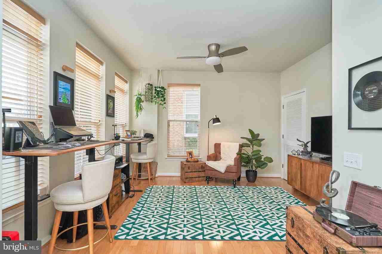 3061 Waterloo Ln - Photo 6 of 35