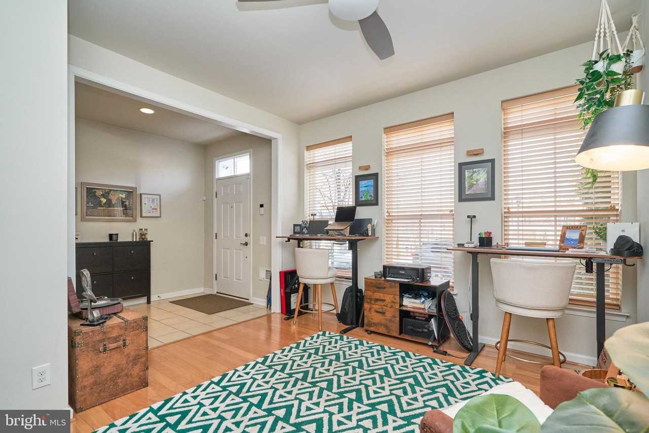 3061 Waterloo Ln - Photo 7 of 35