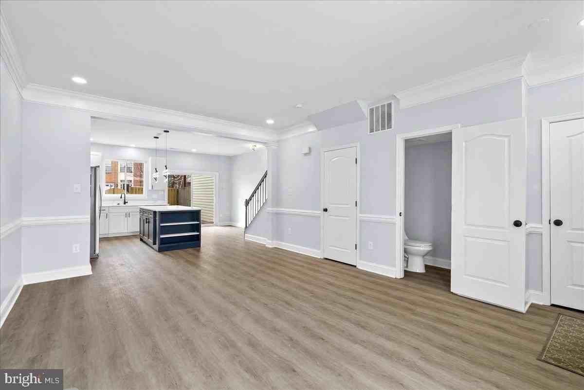 13133 Park Crescent Cir - Photo 4 of 30