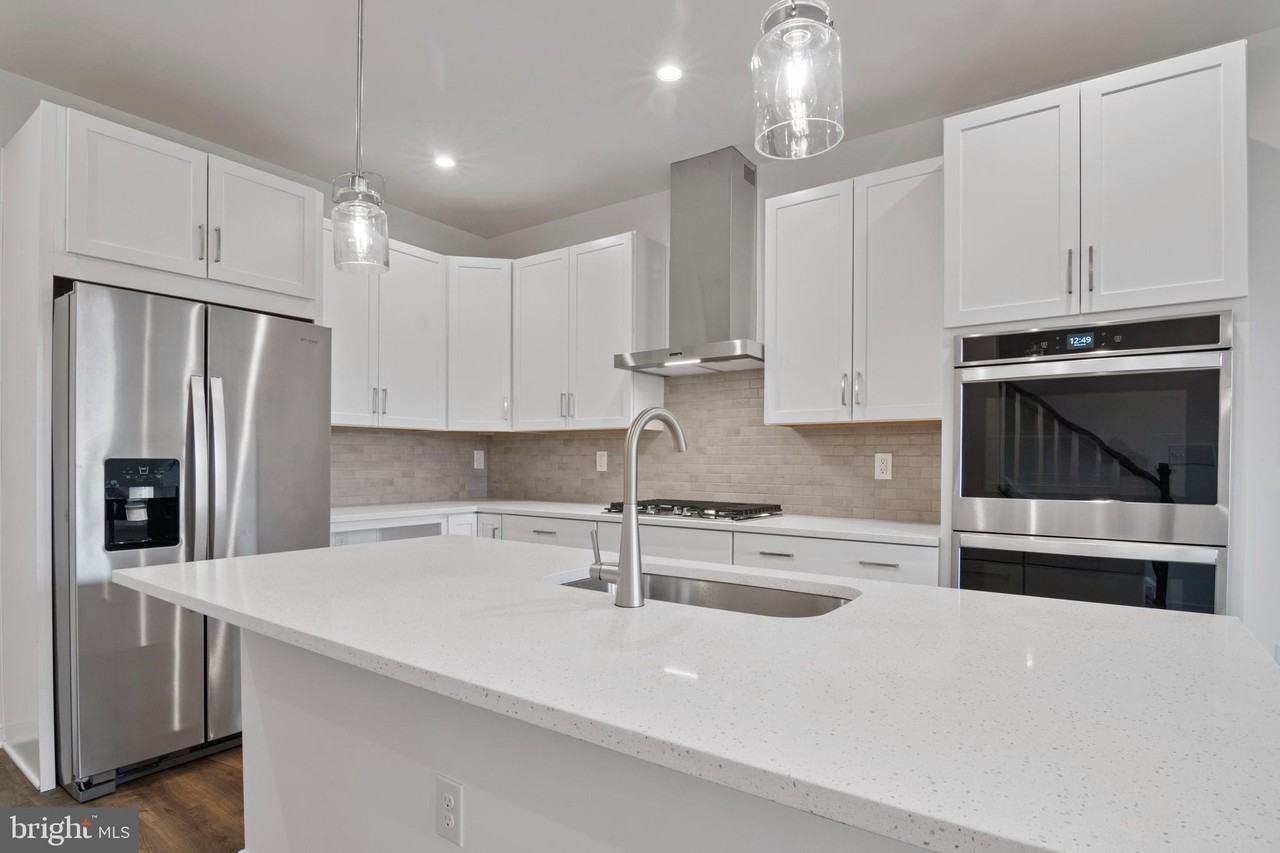 20935 Bluebird Sq - Photo 7 of 33