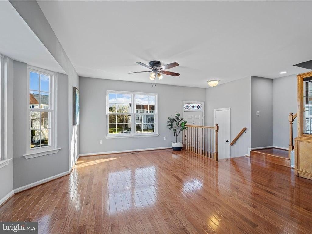 564 Radford Ter Ne - Photo 3 of 42