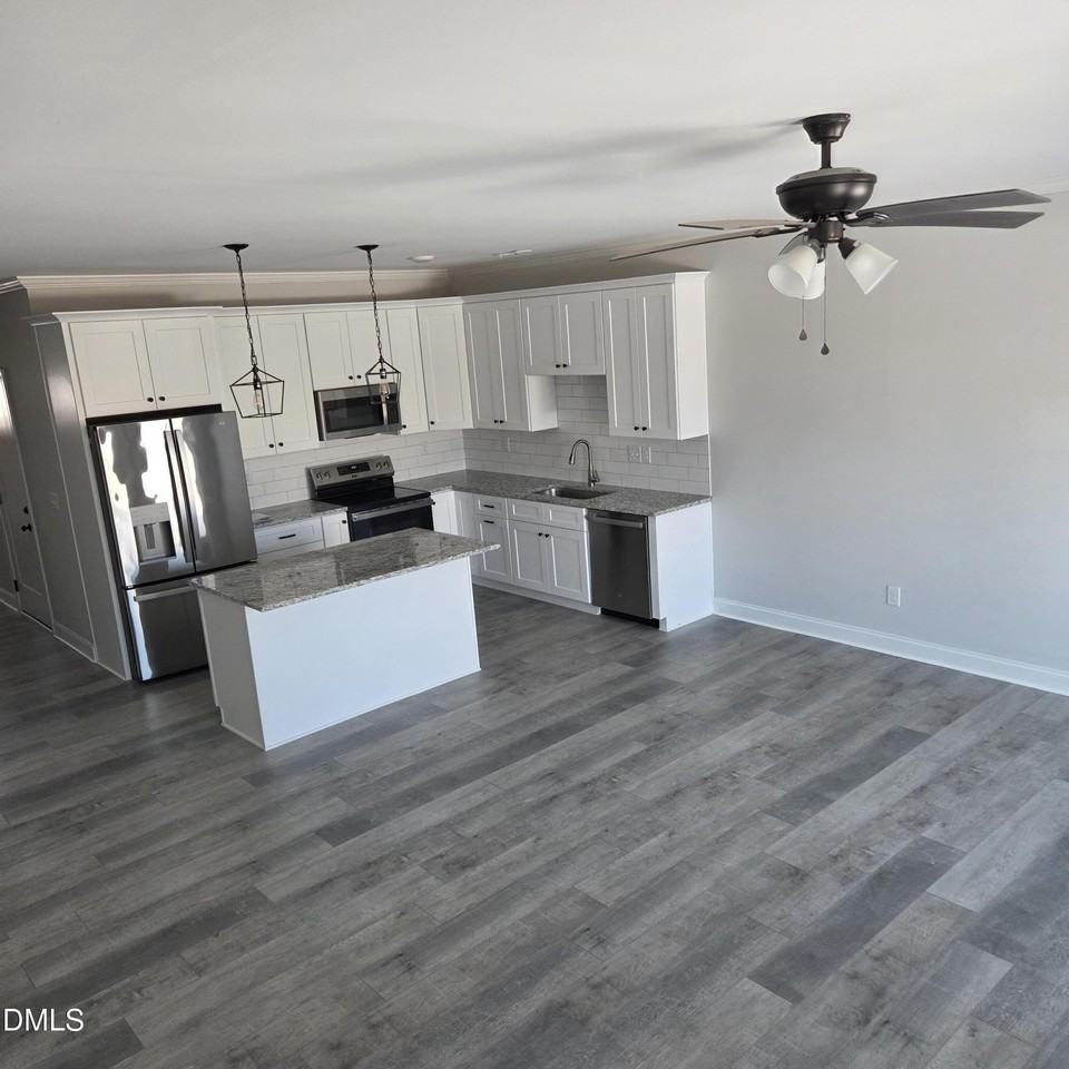 249 N Hickory St - Photo 3 of 4