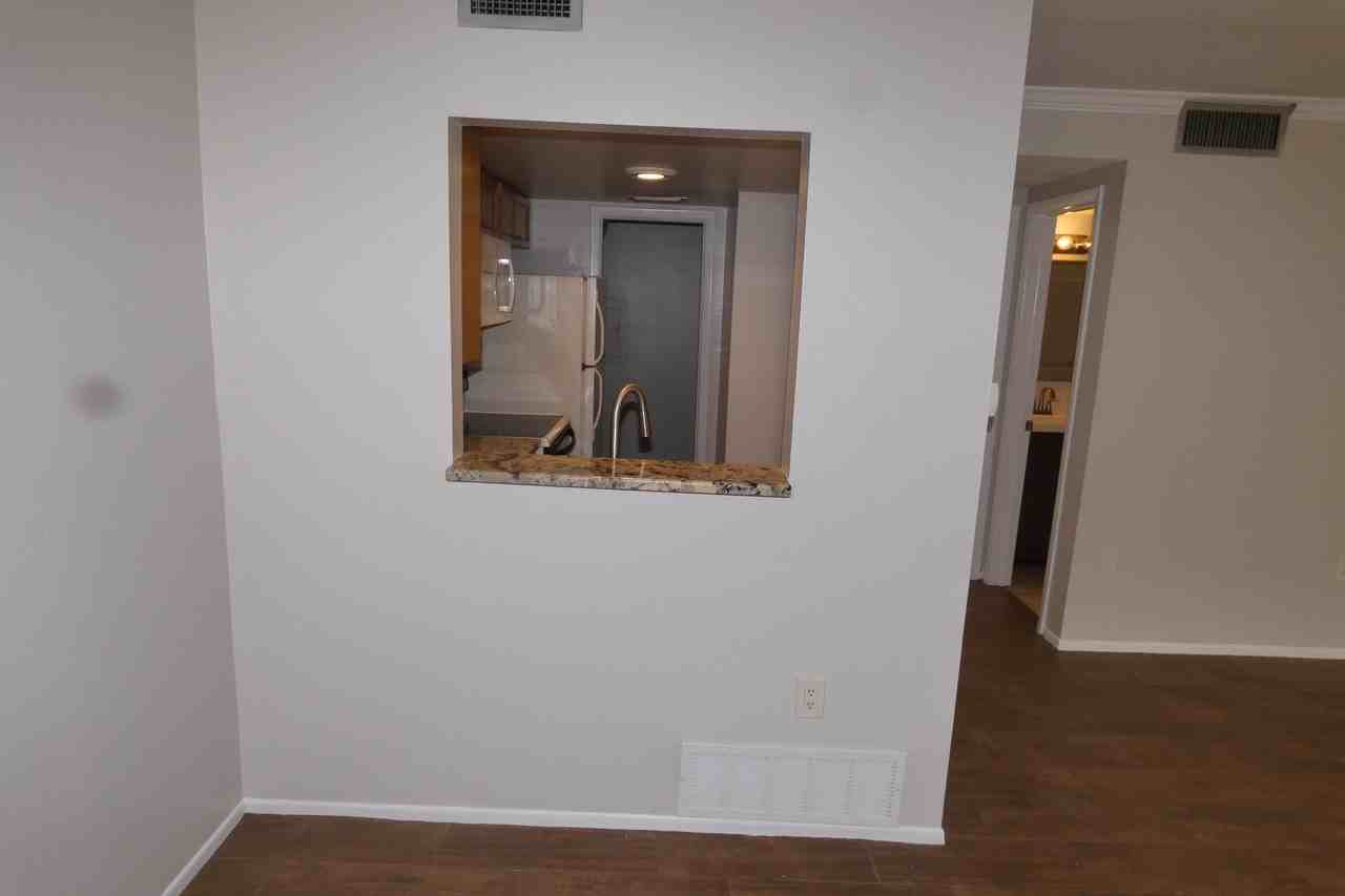 121 3rd Avenue North #302 - Photo 5 of 11