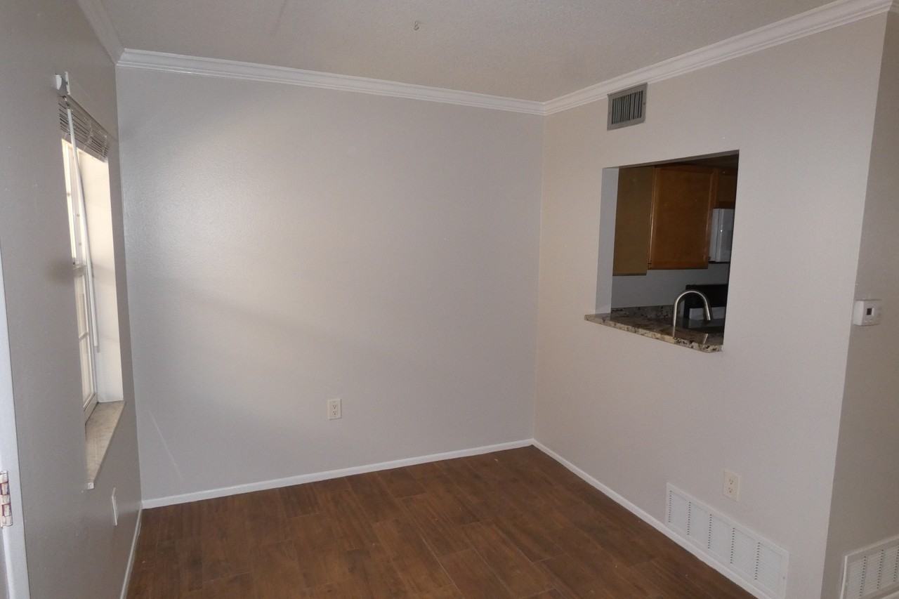 121 3rd Avenue North #302 - Photo 6 of 11