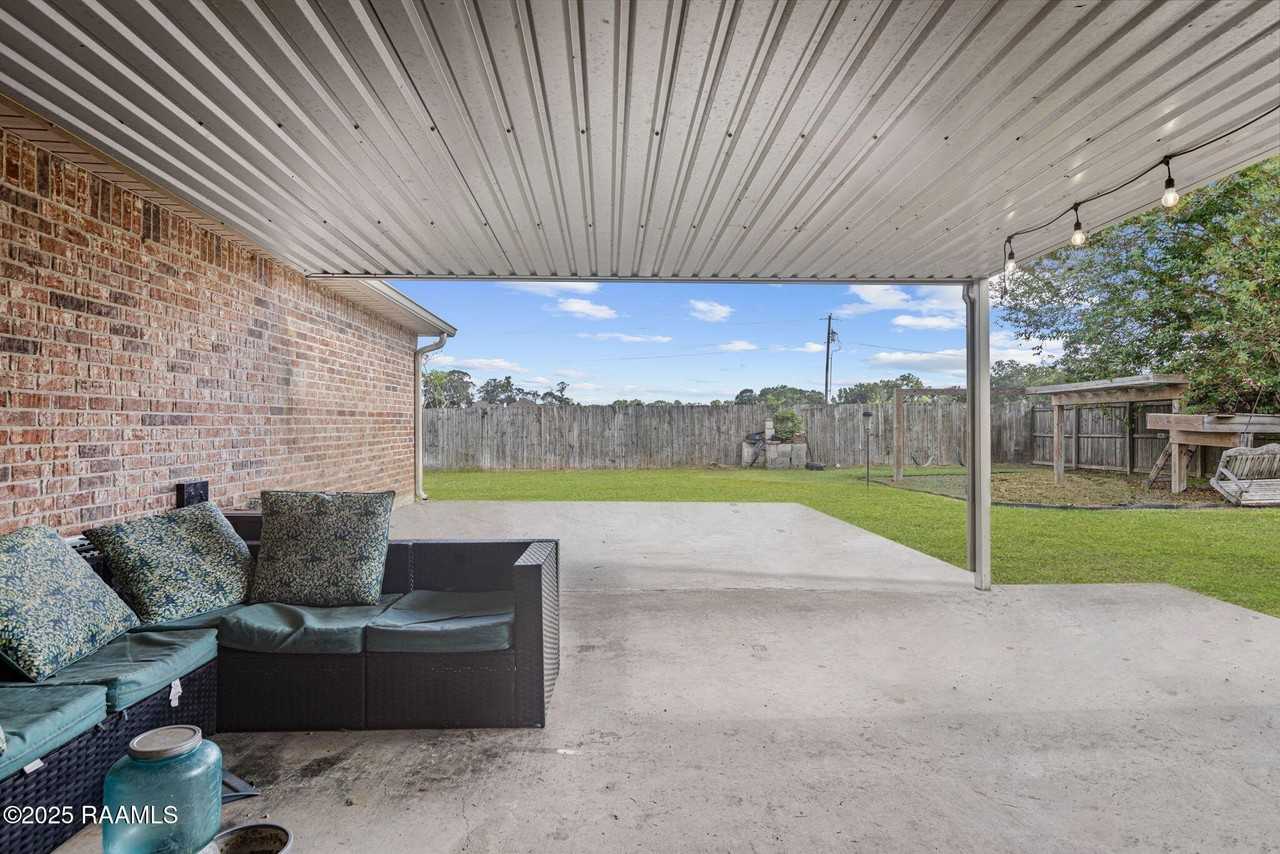 116 Alexis Dr - Photo 3 of 22