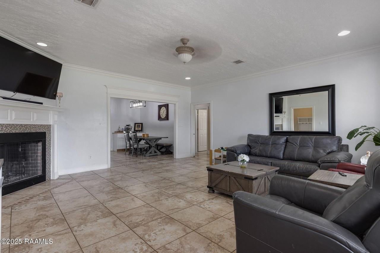 116 Alexis Dr - Photo 6 of 22